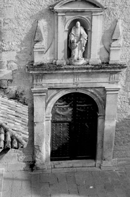 An entrance to a Franciscan monastery and hermitage in Cuenca.