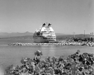 The Seabourn Pride with April flowers in Pylos, Greece. Photos: Sandra Gianopulos