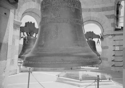 The belfry atop the Leaning Tower of Pisa. Photo: Shart