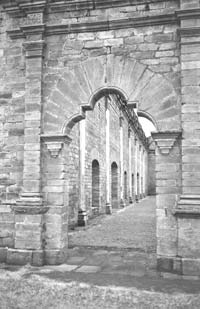 Moorish-style arch in the church of Jesus de Tavarangüe Mission. Photos: Skurdenis