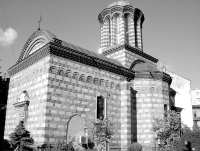 The 1545-1547 Curtea Veche (Old Church) is the oldest in Budapest preserved in its original form.