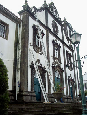 The striking town hall in Nordeste undergoing some minor repairs.