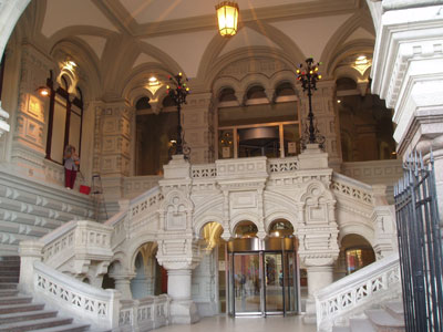 Moscow‘s glamorous GUM department store, home of expensive, high-style boutiques.