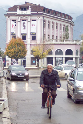 Peja streets have room for all. Photos: Keck