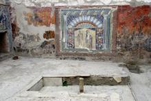 Glass paste mosaic flanked by frescoes in Casa di Nettuno e Anfitrite — Herculaneum.