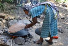 Woman making injera (sour fermented flatbread) in Bahir Dar, northern Ethiopia, in October 2019. Photo by Marian Herz