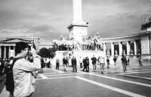 The statues between the columns in Heroes Square feature Hungarian leaders.