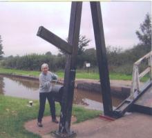 Carol Mullett raising a bridge on the Llangollen Canal.