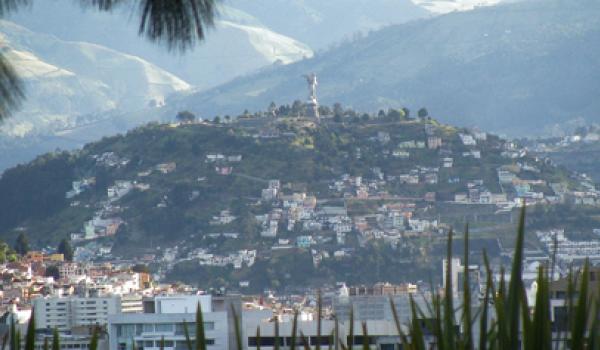 El Panecillo and La Virgen de Quito. Photos by Stephen O. Addison, Jr.