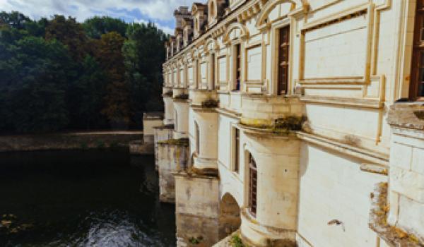 Château de Chenonceau, built between 1513 and 1517 in France’s Loire Valley, became a royal estate of King Francis I as part of a debt settlement in 1535.