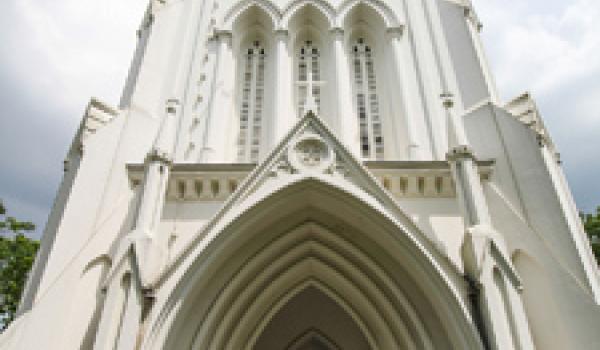 The Anglican St. Andrew’s Cathedral, the largest cathedral in Singapore, is located in the heart of the city. Photo: ©Sathianpong Phookit/123