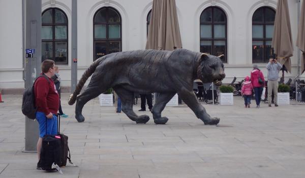 Bronze tiger in front of the old Oslo Central train station