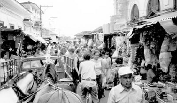 Our horse carriage takes us through the crowded streets of Granada’s markets.