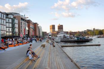 Oslo’s harbor, dominated by a shipyard until the mid-1980s, is now the upscale Aker Brygge waterfront neighborhood and hangout zone.