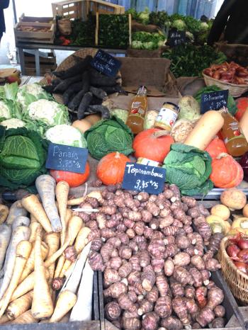 <i>Topinambaux</i> (Jerusalem artichokes) and other winter vegetables — Paris. Photos by Kitty Chen Dean