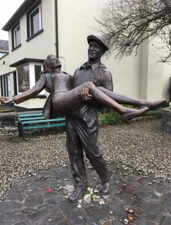 Statue of John Wayne lifting Maureen O’Hara in the village of Cong.