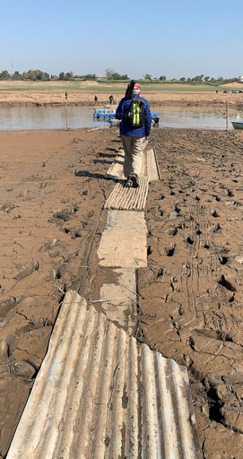 The rather crude footpath across the Tawa Reservoir to the Satpura Tiger Reserve.