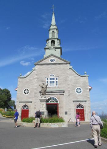 The interior of Èglise Saint-Jean was designed by Québec architect Thomas Baillairgé. 