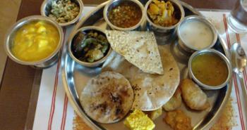 Thali plate. Photos by Inga Aksamit